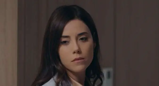 Sadakatsiz dizisi dikenli bir yola saptı, Cansu Dere'nin Osmanlı tokadı sizi yanıltmasın! 7