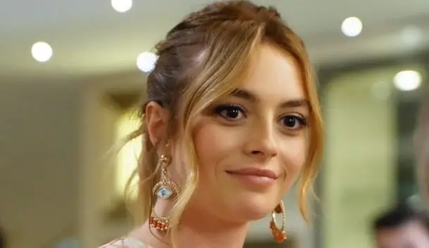 Sadakatsiz dizisinde Cansu Dere gibi Melis Sezen de çok yaralı! 7