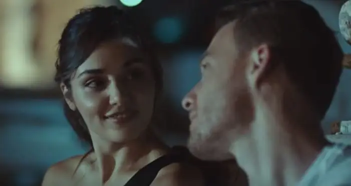 Hande Erçel, Kerem Bürsin'i yine kızdıracak! Sen Çal Kapımı oyuncularının filtre kavgası! 14