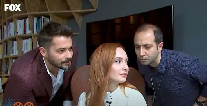 Sen Çal Kapımı dizisinde paylaşılamayan kadın Hande Erçel değilse, peki kim? 9 Sen Çal Kapımı dizisinde paylaşılamayan kadın Hande Erçel değilse, peki kim? 9