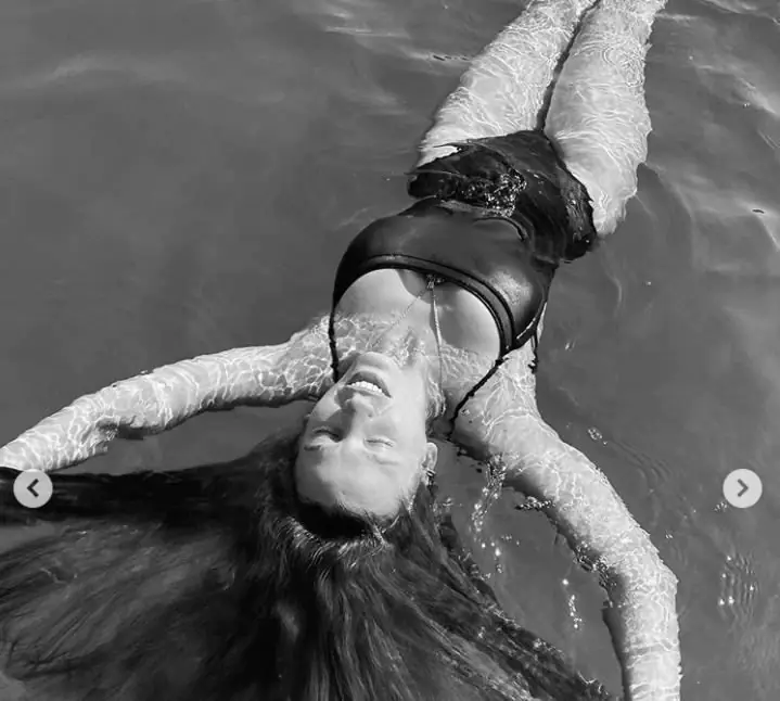 Hani deniz kızları gerçek değildi! Serenay Sarıkaya yine şaşırttı! 8