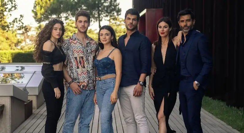 Cemre Baysel ve Özge Yağız' aynı sette buluşturan Sol Yanım dizisinden son gelişmeler! 1