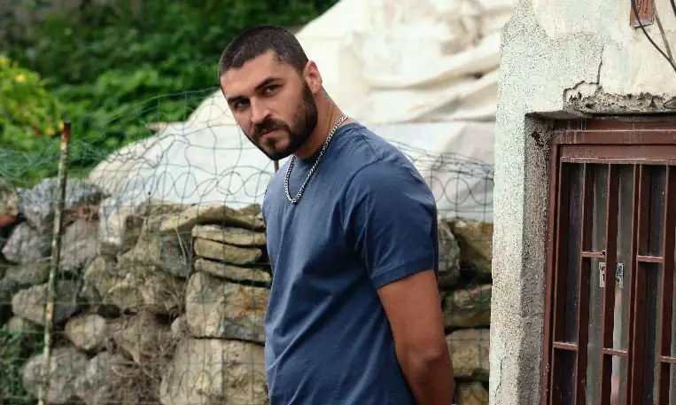 Sol Yanım dizisinin Barbar'ı Emre Dinler'e sosyal medya ilgisi! 8
