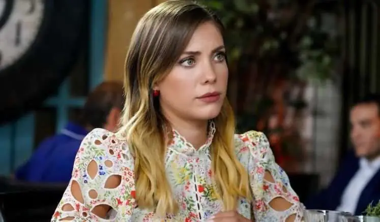 Yasak Elma'nın Yıldız'ının kıyafetleri nasıl seçiliyor? İşte Eda Ece'nin her bölüm şov yaptığı kostümlerin perde arkası... 7