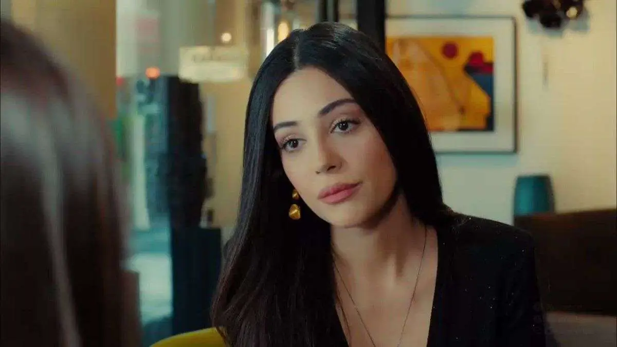 Yasak Elma dizisinin eski oyuncusu Korona'ya yakalanınca filmin kadrosundan ayrıldı! 7