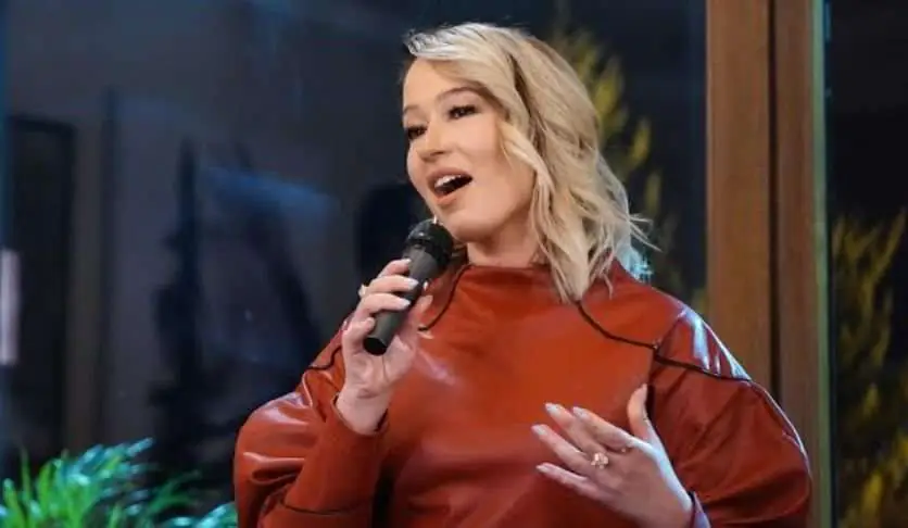 Yasak Elma dizisinde bir sürpriz daha! Hepsi grubunun ünlü ismi dizide! 8 Yasak Elma dizisinde bir sürpriz daha! Hepsi grubunun ünlü ismi dizide! 8