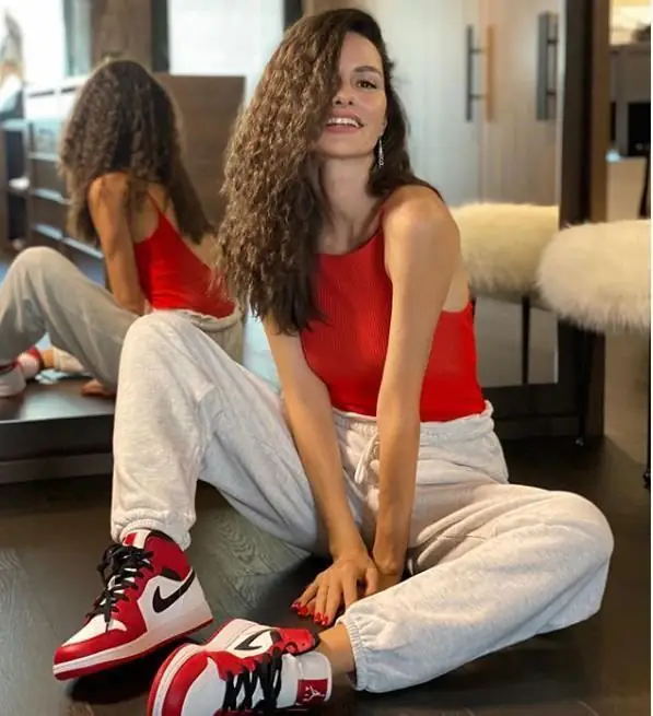 Yasemin Özilhan'ın yeni saçlarını gören hayranları çok şaşırdı! 7 Yasemin Özilhan'ın yeni saçlarını gören hayranları çok şaşırdı! 7