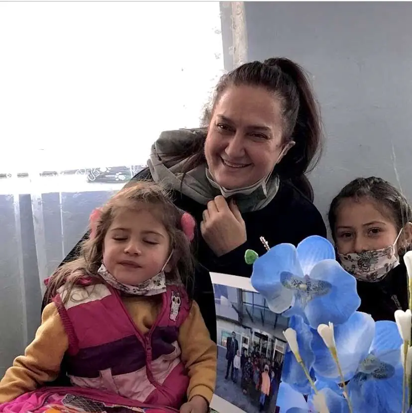 Arıza dizisinin Rukiye'si Yeşim Gül, Erzincan'daki bir köy okuluna kütüphane bağışladı 9