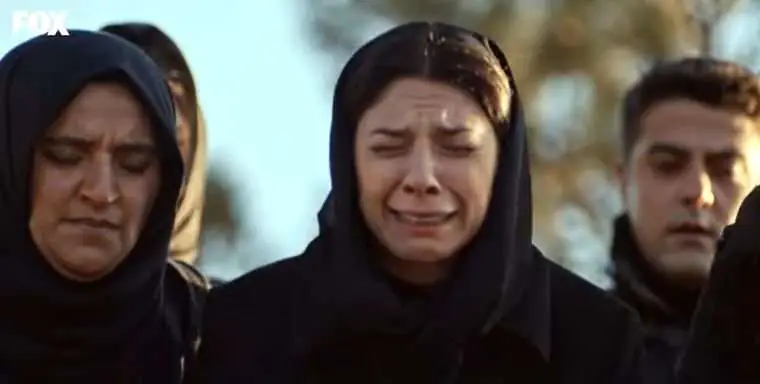 Zümrüdüanka son kozlarını oynuyor, hikaye darmaduman, sanki senarist bile ne yaptığını bilmiyor! 8